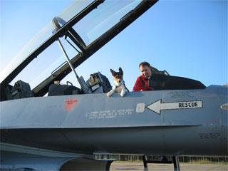 COOL!!! Re-Krutt a real fighter pilot!! With "dad" Lars and F16!